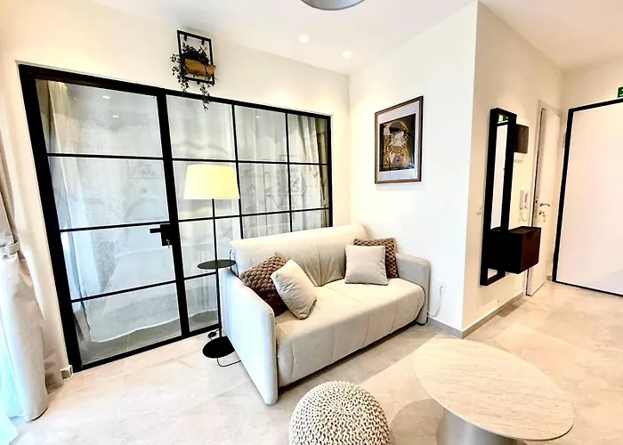 Fterna Ii Perea-1 Bedroom, Large Balcony, Near & Airport شقة