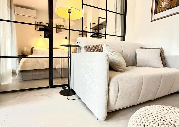 Fterna Ii Perea-1 Bedroom, Large Balcony, Near & Airport *