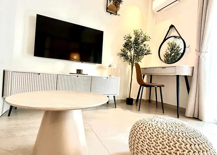 شقة Fterna Ii Perea-1 Bedroom, Large Balcony, Near & Airport Peraía