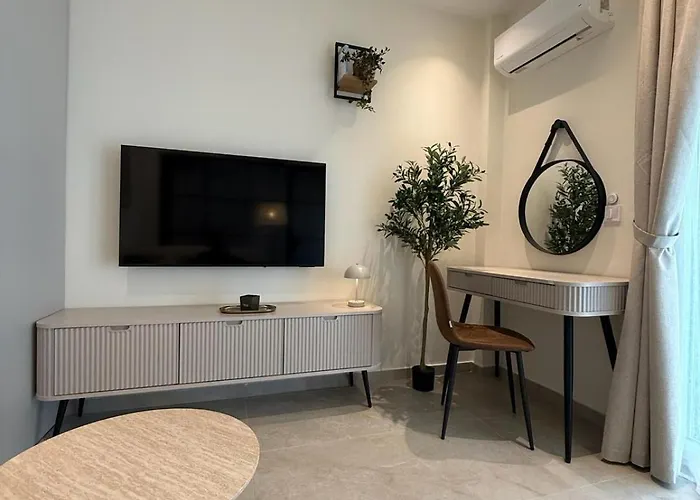Fterna Ii Perea-1 Bedroom, Large Balcony, Near & Airport *