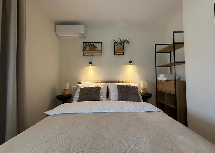 Fterna Ii Perea-1 Bedroom, Large Balcony, Near & Airport Peraía
