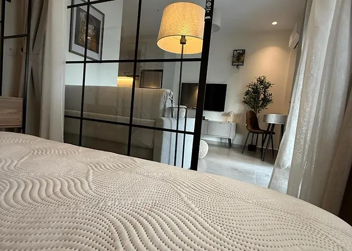 Fterna Ii Perea-1 Bedroom, Large Balcony, Near & Airport * Peraía