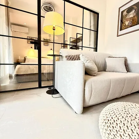 Fterna Ii Perea-1 Bedroom, Large Balcony, Near & Airport *