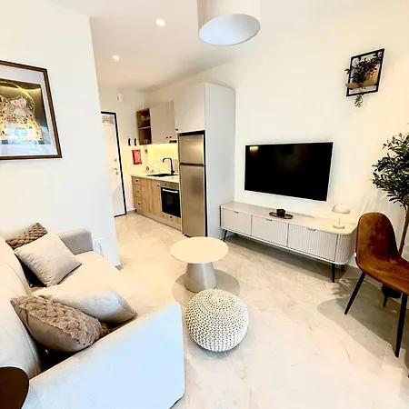 Fterna Ii Perea-1 Bedroom, Large Balcony, Near & Airport *